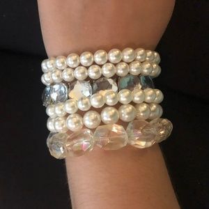White Bracelette Set